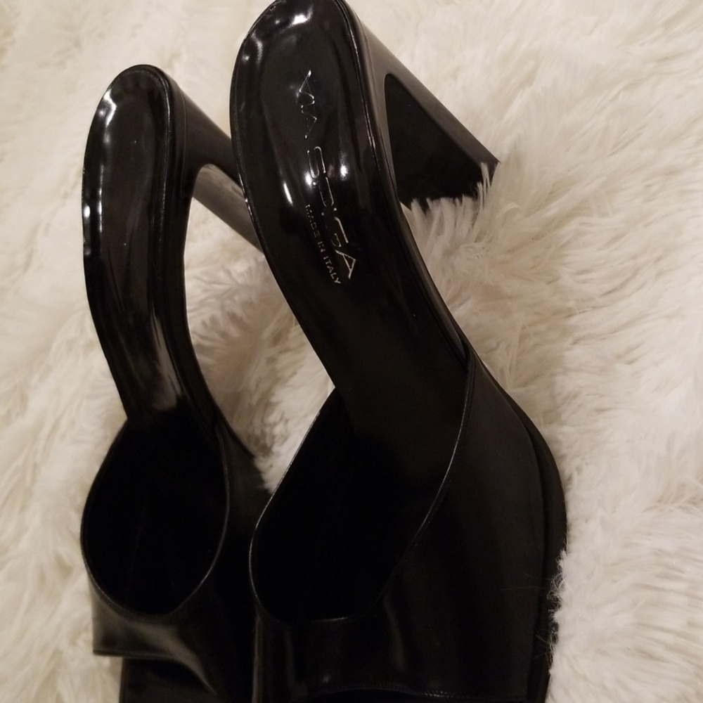 Shoe - Picture 3 of 3